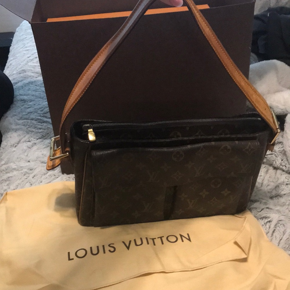 Authentic Louis Vuitton Viva-Cite Monogram Purse